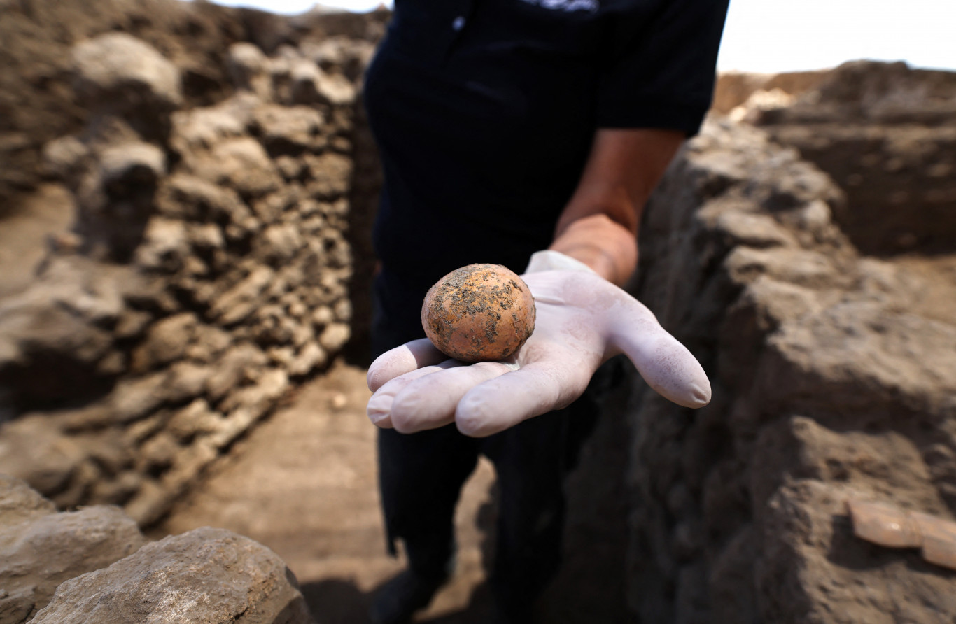 Ezeréves tyúktojást találtak izraeli régészek – és véletlenül eltörték – Qubit
