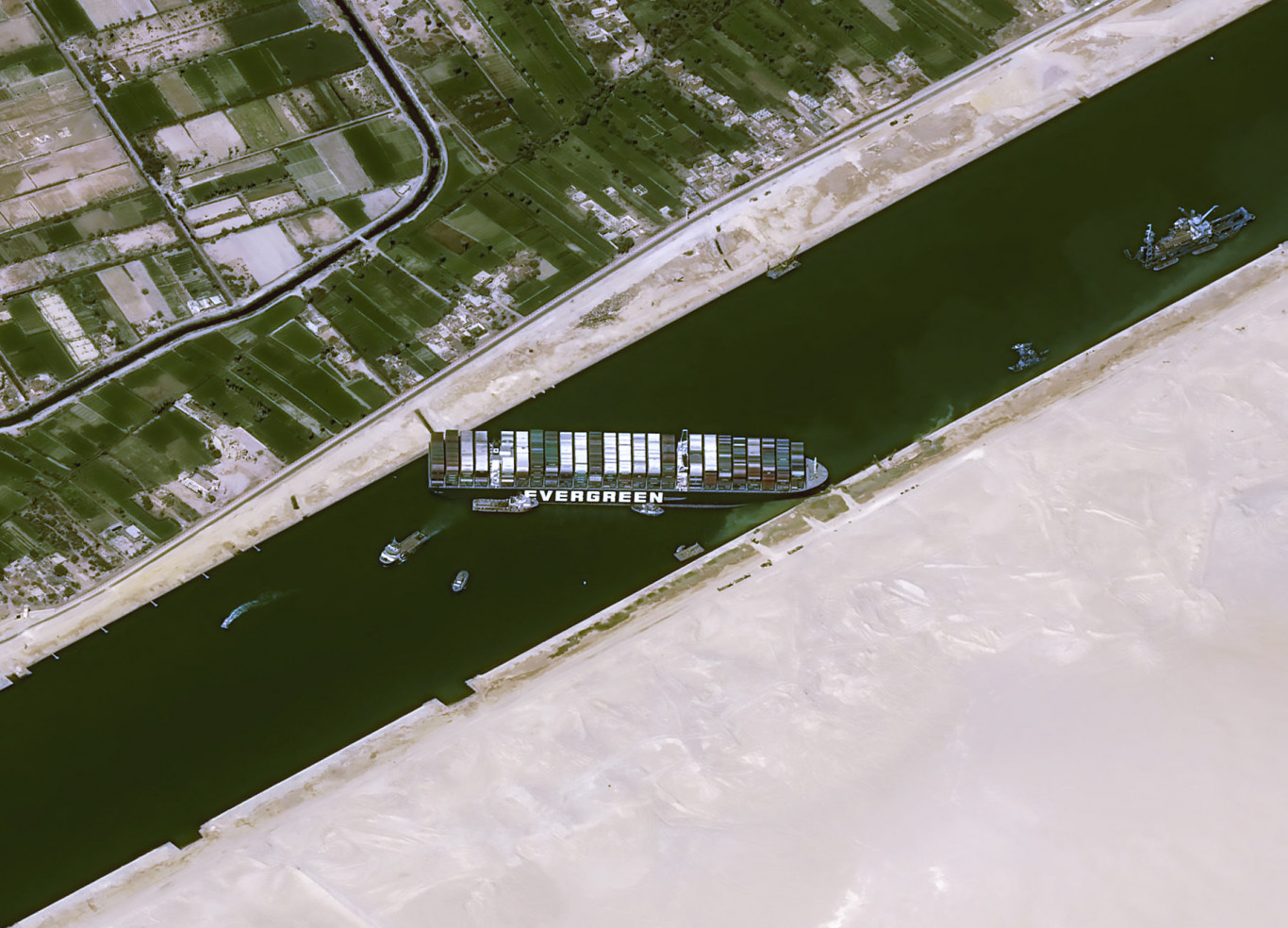 A túlzottan globalizált gazdaság sérülékenységét is megmutatja a Szuezi-csatornán elakadt óriáshajó esete