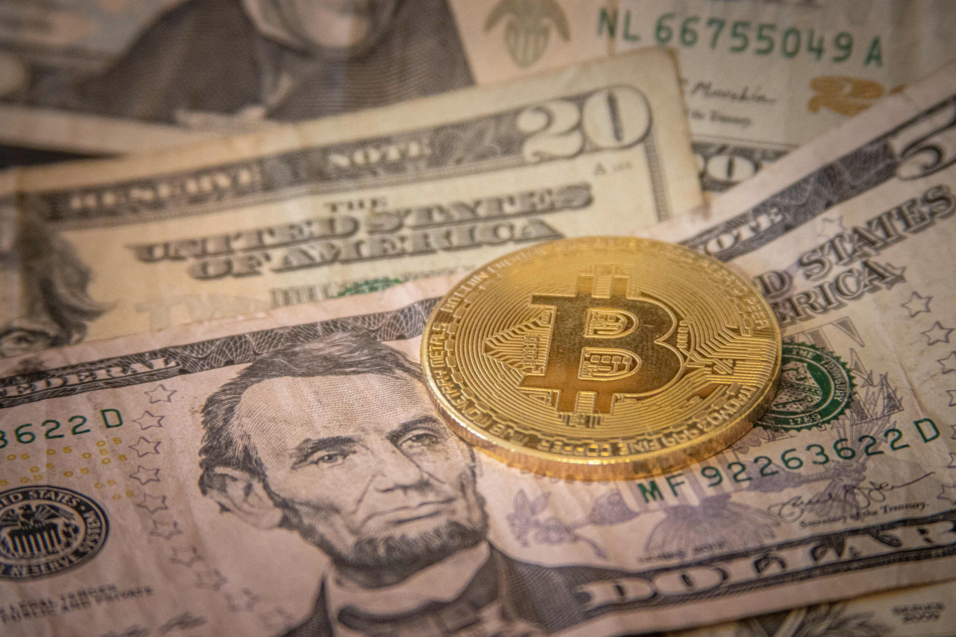 Index - Gazdaság - Már az 50 ezer dollárt nyaldossa a bitcoin
