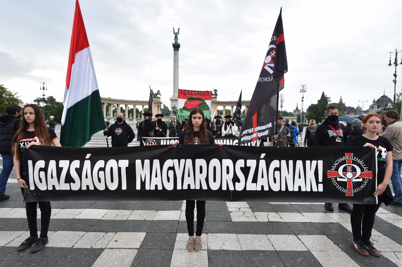 „Nekünk, magyaroknak különösen sok szenvedés jutott a történelem során” – Qubit
